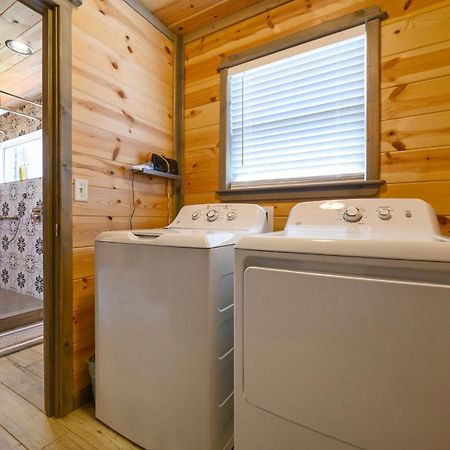 Convenient Romantic Hot Tub Bbq 3-Night Special! Broken Bow Dış mekan fotoğraf
