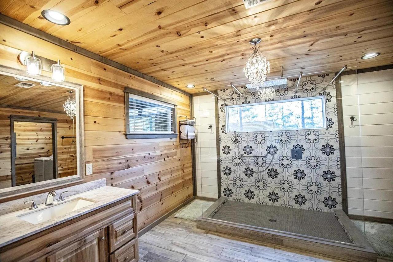 Convenient Romantic Hot Tub Bbq 3-Night Special! Broken Bow Dış mekan fotoğraf