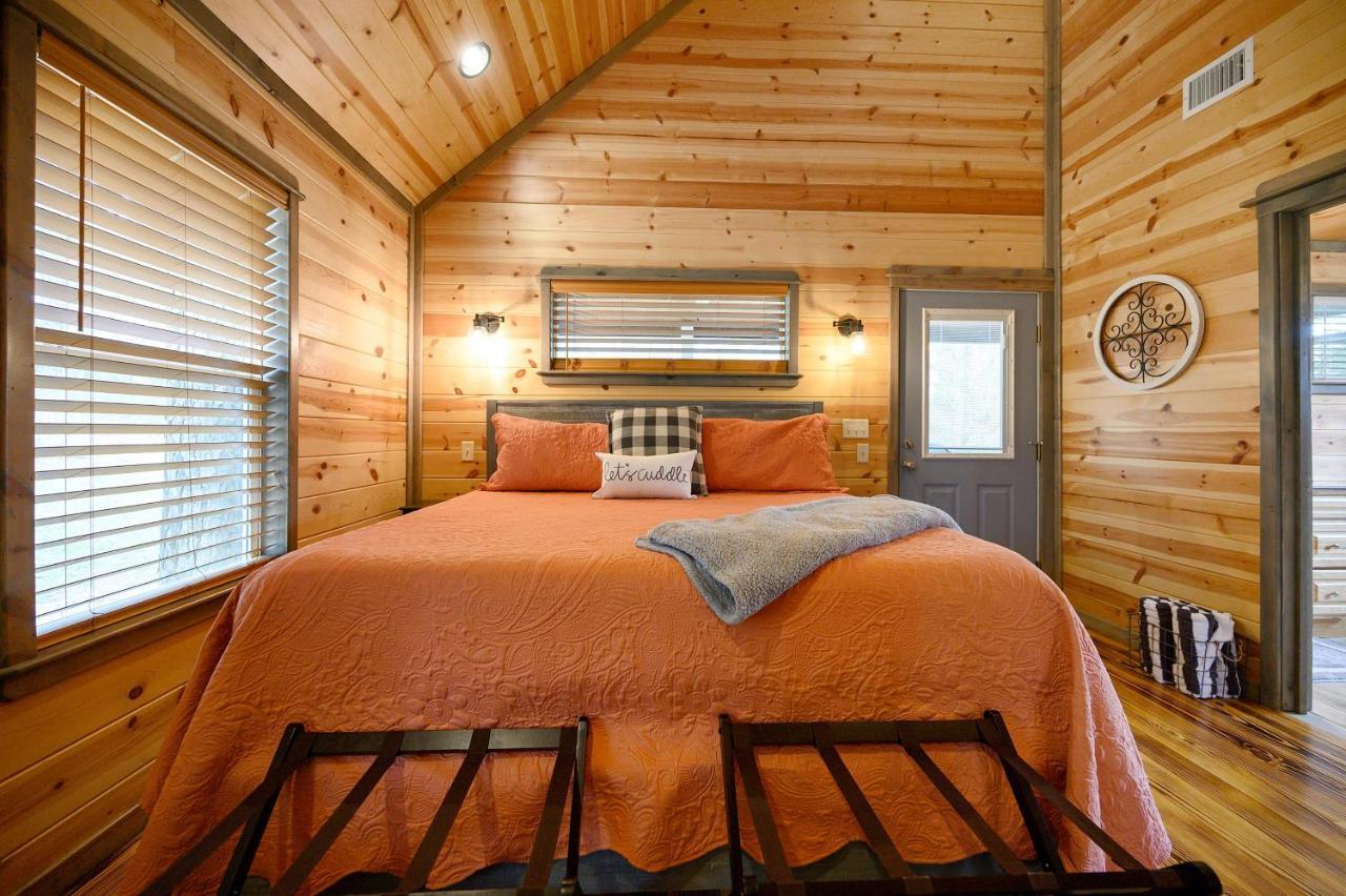 Convenient Romantic Hot Tub Bbq 3-Night Special! Broken Bow Dış mekan fotoğraf
