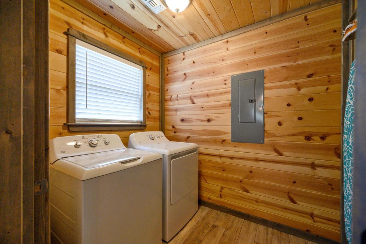 Convenient Romantic Hot Tub Bbq 3-Night Special! Broken Bow Dış mekan fotoğraf