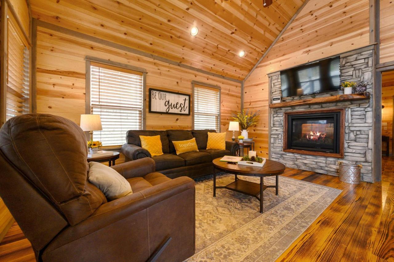 Convenient Romantic Hot Tub Bbq 3-Night Special! Broken Bow Dış mekan fotoğraf