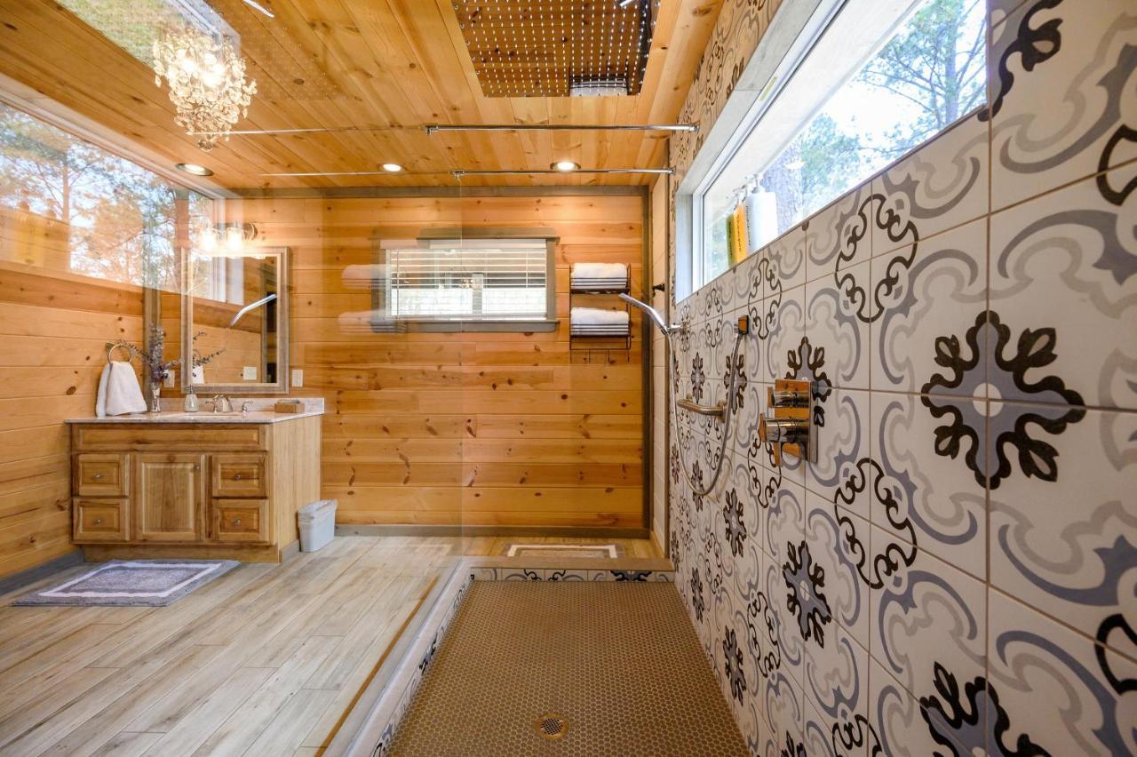 Convenient Romantic Hot Tub Bbq 3-Night Special! Broken Bow Dış mekan fotoğraf
