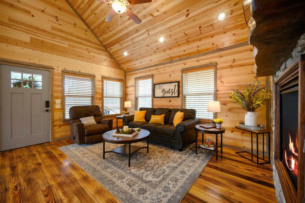 Convenient Romantic Hot Tub Bbq 3-Night Special! Broken Bow Dış mekan fotoğraf