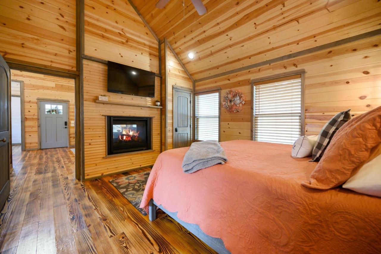 Convenient Romantic Hot Tub Bbq 3-Night Special! Broken Bow Dış mekan fotoğraf