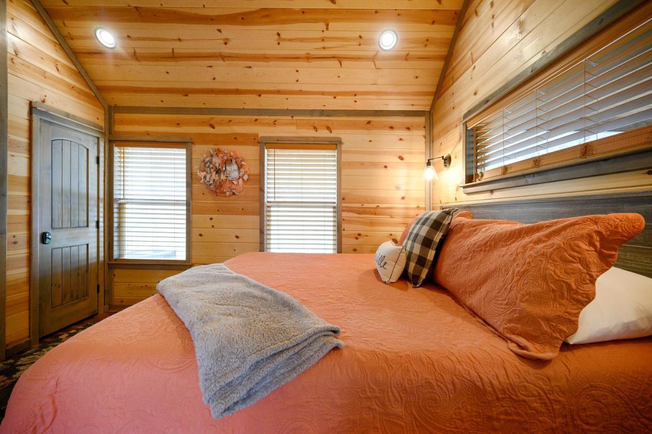 Convenient Romantic Hot Tub Bbq 3-Night Special! Broken Bow Dış mekan fotoğraf