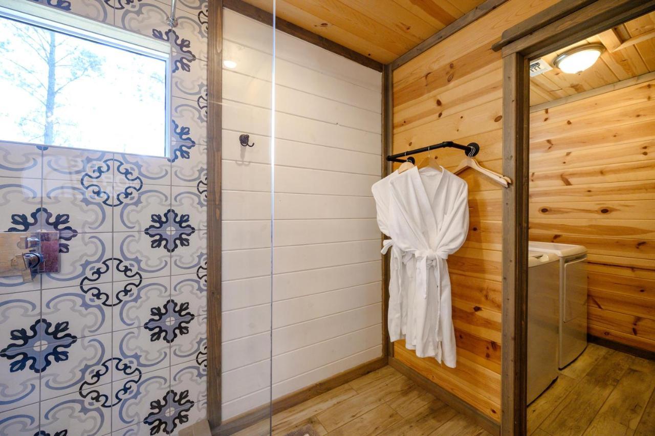 Convenient Romantic Hot Tub Bbq 3-Night Special! Broken Bow Dış mekan fotoğraf