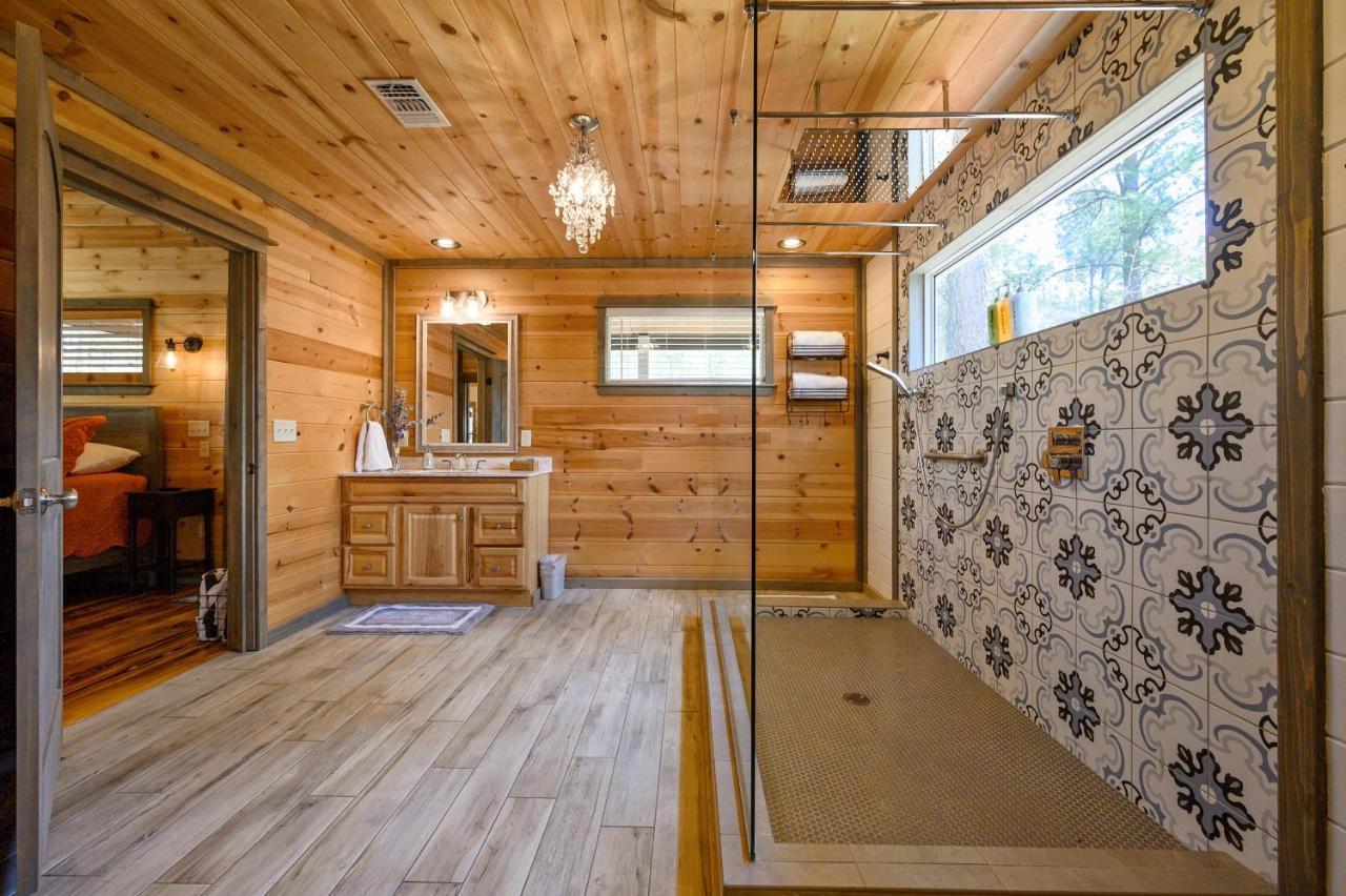 Convenient Romantic Hot Tub Bbq 3-Night Special! Broken Bow Dış mekan fotoğraf