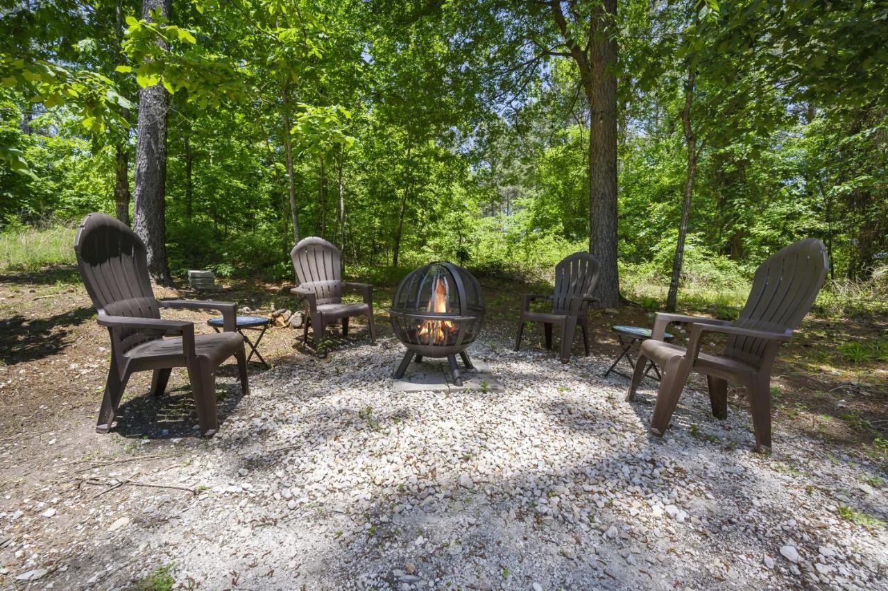 Convenient Romantic Hot Tub Bbq 3-Night Special! Broken Bow Dış mekan fotoğraf